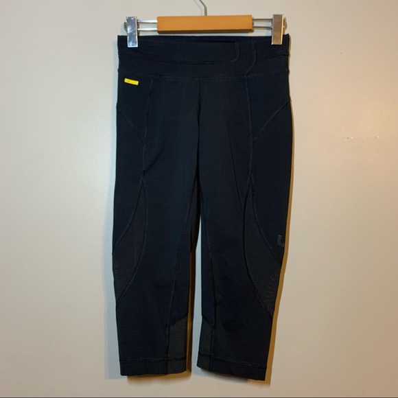 XS Lolë black crop leggings with mesh detailing - Picture 3 of 16